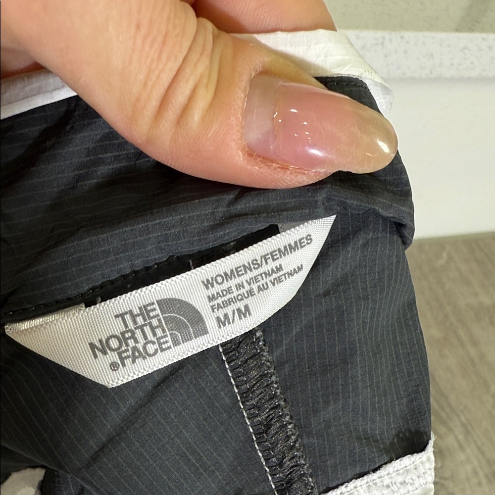 The North Face Women's Silver light heavyweight Jacket - Picture 4 of 6